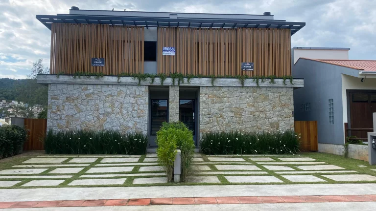 Imagem Espetacular Casa à Venda em Garopaba-SC, 3 Quartos, 3 Suítes, 150,27m² - Bairro Jardim Panorâmico