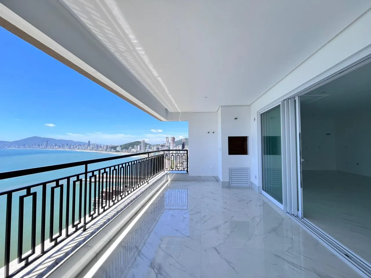 Imagem Apartamento com vista para o mar à venda com 190m2 por R$ 4.200.000,00