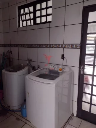 Imagem Casa com 05 dormitórios, 4 banheiros no Bom Jesus III, na Cidade de Rio das Pedras