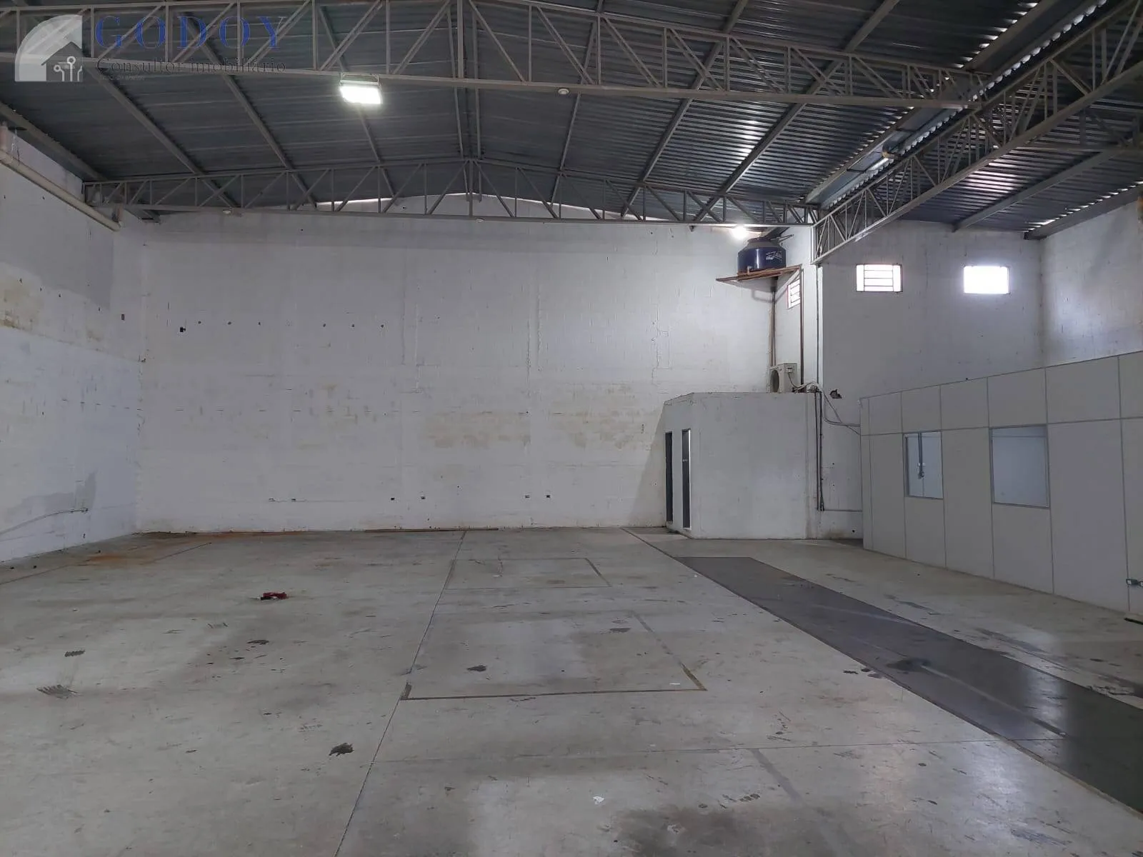 Imagem Galpão Comercial e Industrial com 825m² para Locação