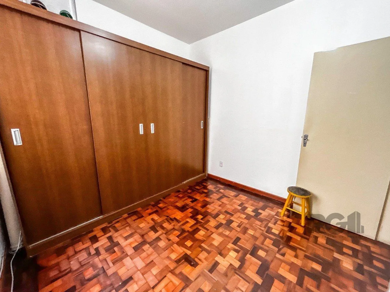Imagem Apartamento com 3 quartos, 1 suíte, no bairro Rio Branco, Porto Alegre/RS
