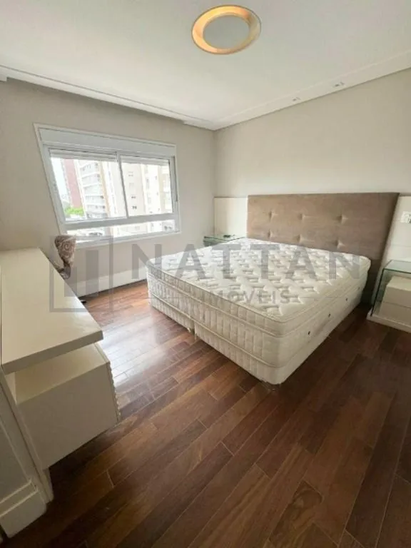 Imagem Apartamento com 3 suítes e 242 m², closet na suíte master, lavabo e 4 vagas de garagem