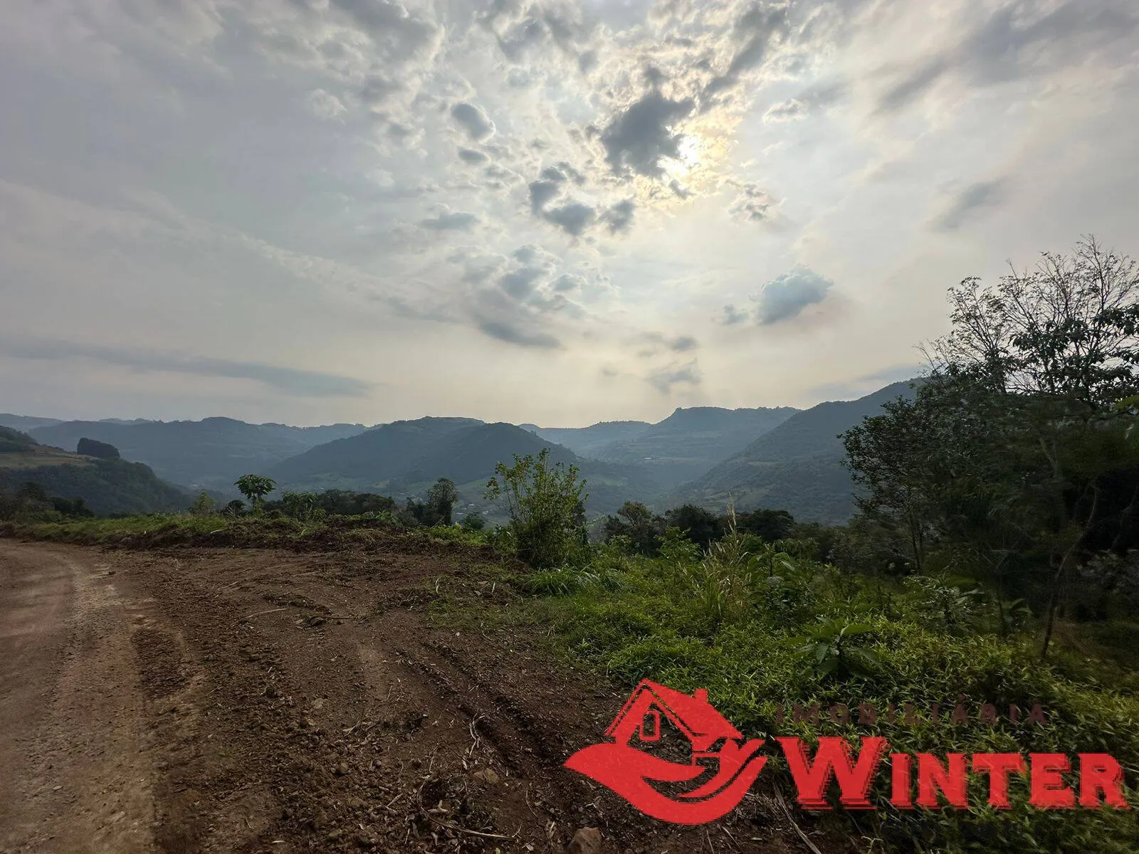 Imagem Chácara com 10.258 m2 com casa.