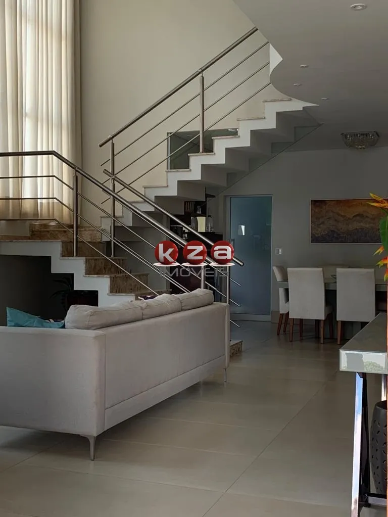 Imagem Impecável casa em condomínio à venda em Valinhos-SP, bairro Pinheiro: 3 quartos, 3 suítes, 3 salas, 5 banheiros, 4 vagas, 265m².
