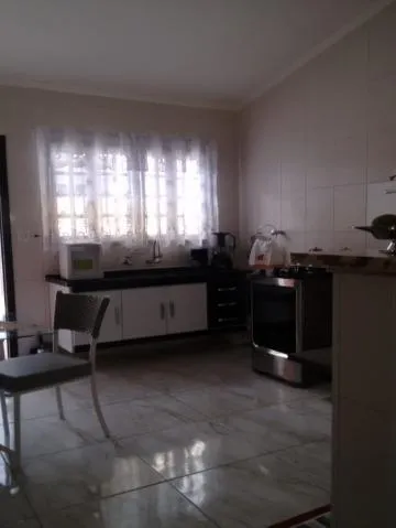 Imagem VENDA CASA ARUJÁ Excelente imóvel localizado no bairro Arujamérica com área total de 187 m² e área construída 100 m², com 3 dormitório. CONSULTE-NOS