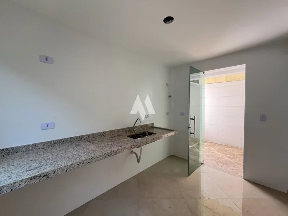 Imagem Casa alta á venda com o melhor valor de m² da região - 2 dormitórios com 2 suítes e garagem - Campo Grande, Santos/SP