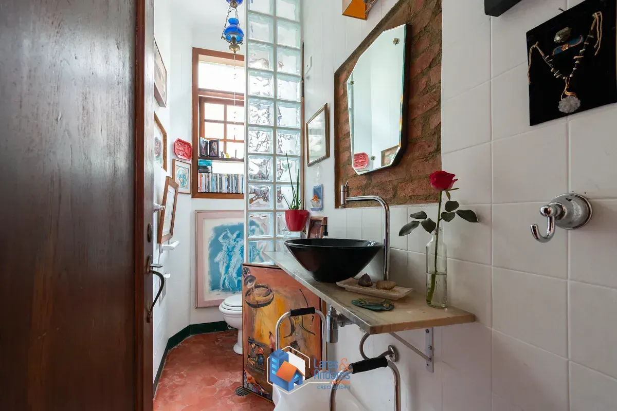 Imagem Casa para venda em Pacaembu com 5 quartos, sendo 2 suítes, 400m²
