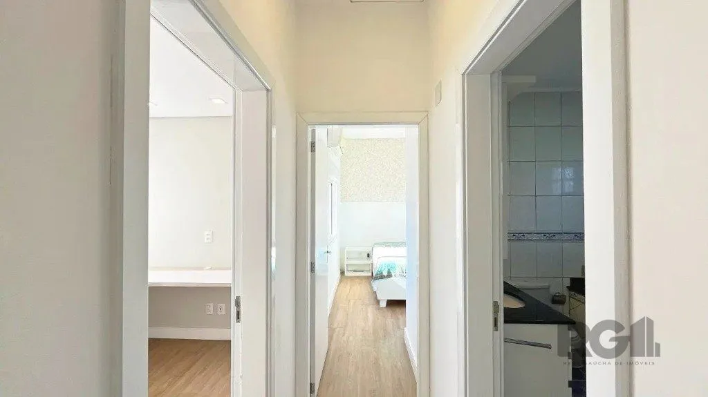 Imagem Casa de 3 dormitórios no bairro Cavalhada