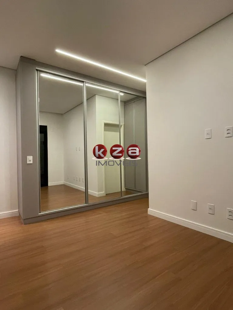 Imagem Casa de luxo à venda em Paulínia-SP, Condomínio Residencial Royal Garden: 3 quartos, 3 suítes, 2 salas, 4 vagas de garagem, 186m².