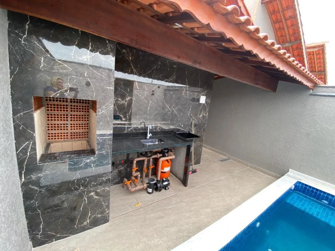 Imagem LINDA CASA NOVA COM PISCINA NO VERDE MAR