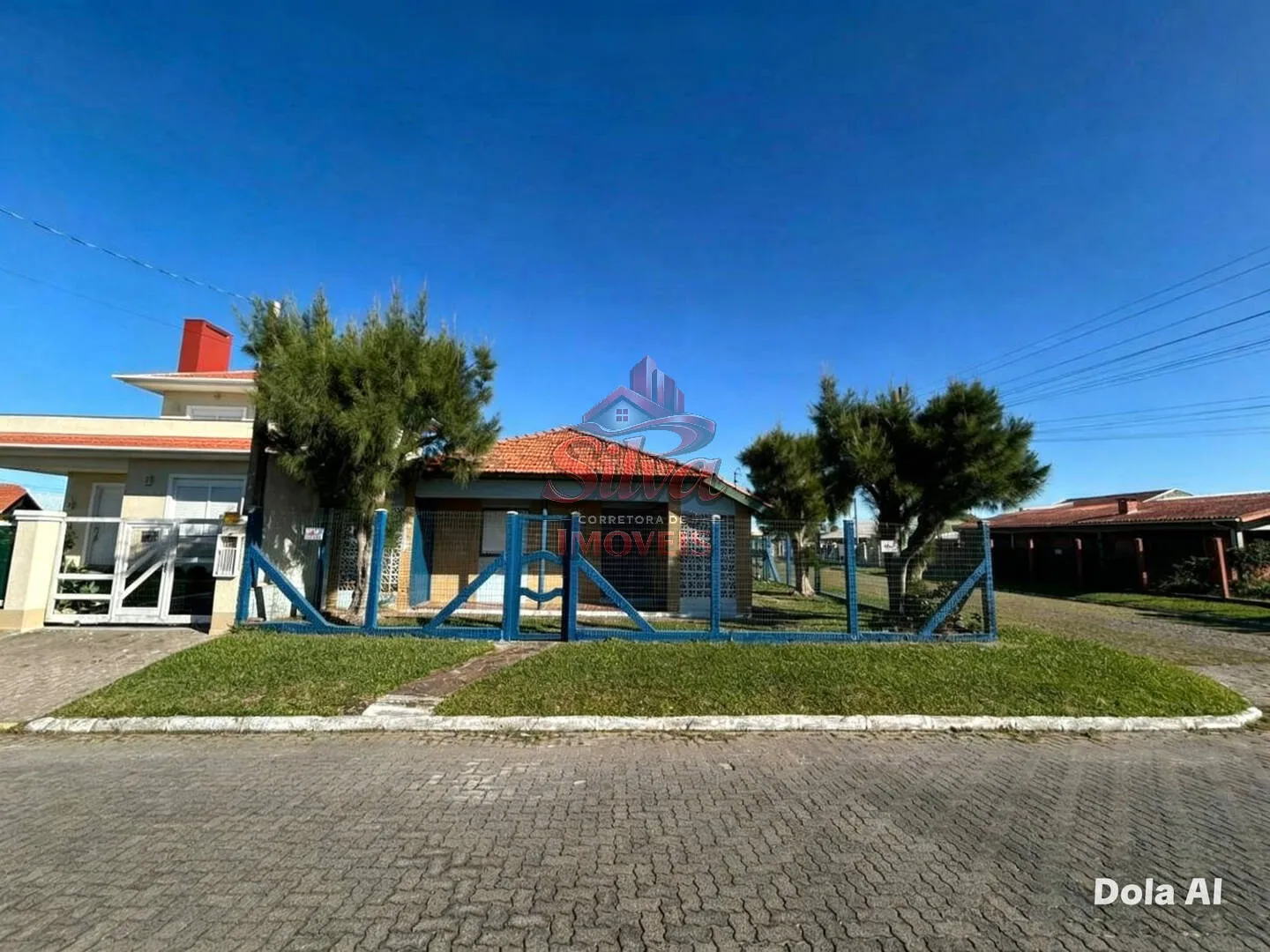 Imagem C1254 casa de esquina com 04 dormitórios, a 200m do mar em Imbé