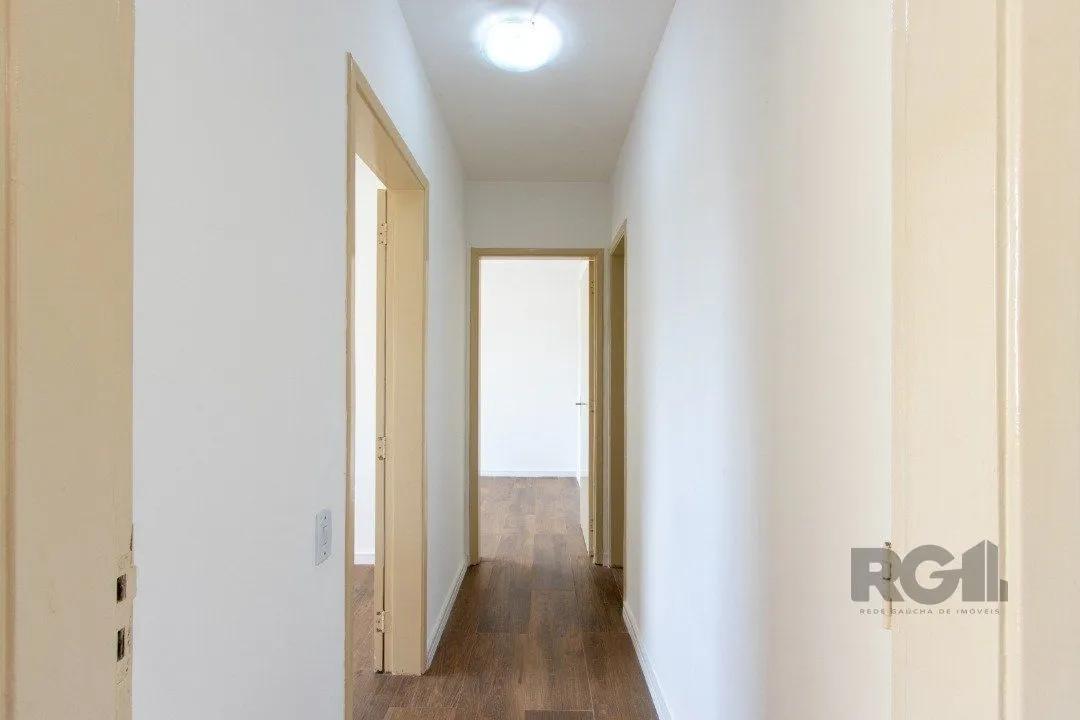 Imagem Apartamento de 2 Dormitórios com Vaga Coberta no Conjunto Residencial Santos Dumont