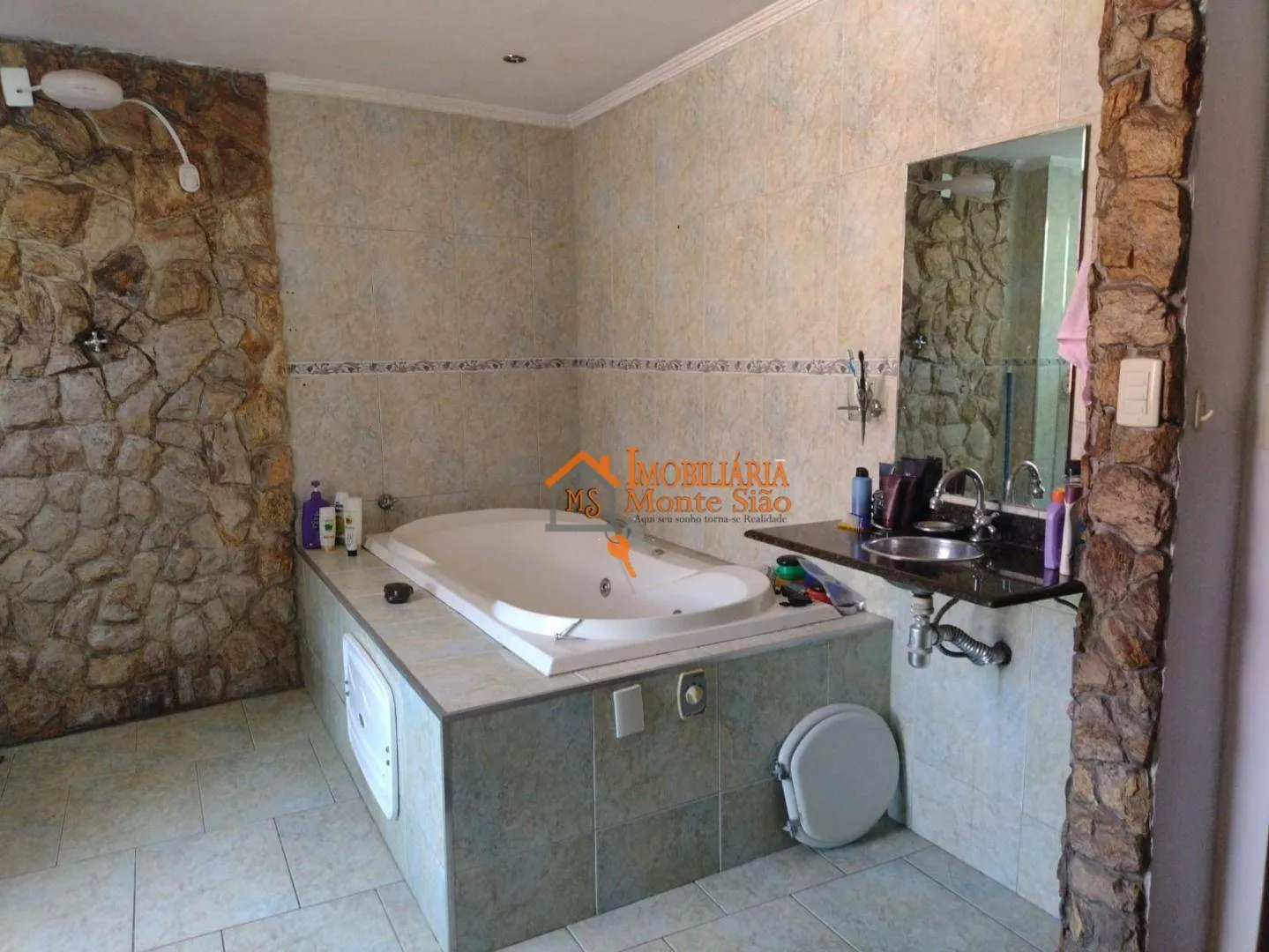 Imagem Casa com 6 dormitórios à venda, 300 m² por R$ 700.000,00 - Taboão - Guarulhos/SP