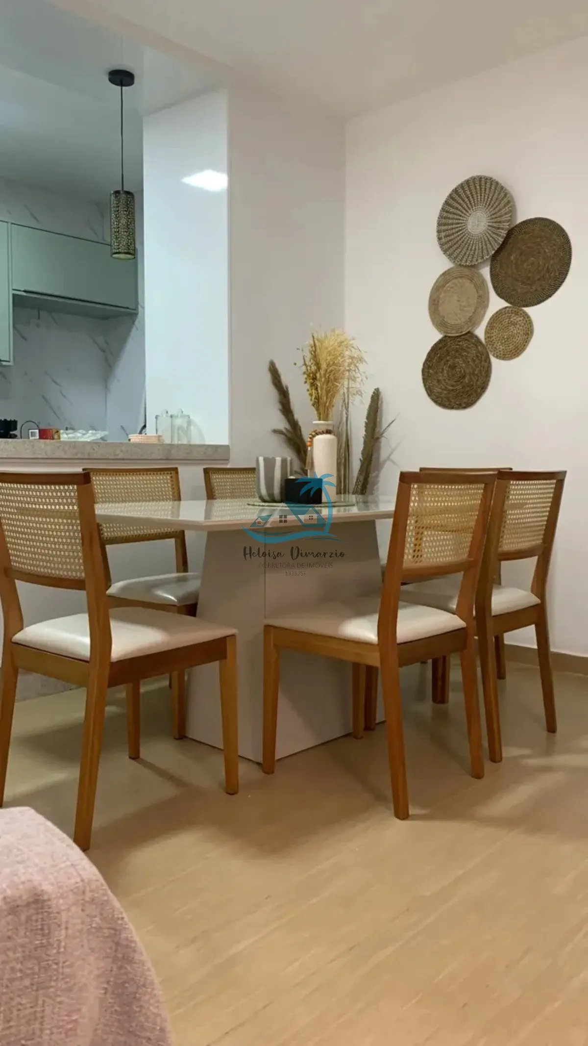 Imagem Excelente apartamento com 2 dormitórios na melhor rua da Praia das Toninhas - Ubatuba 732.000,00.