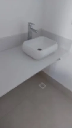 Imagem Sobrado de Alto Padrão 170 m² 3 Dormitórios 5 Vagas de Garagens