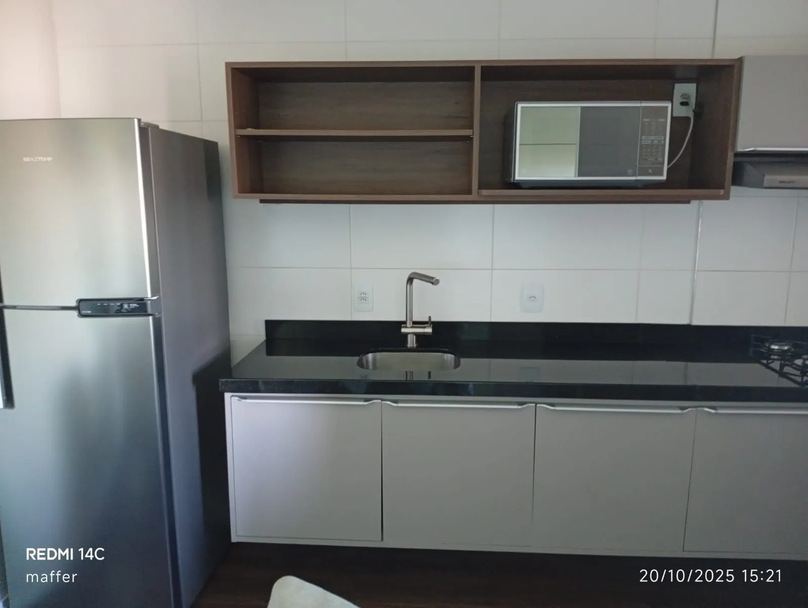 Imagem MÁFFER IMÓVEIS ALUGA Apartamento mobiliado de 1 dormitório com garagem em localização privilegiada do bairro Mont'Serrat - Porto Alegre/RS.