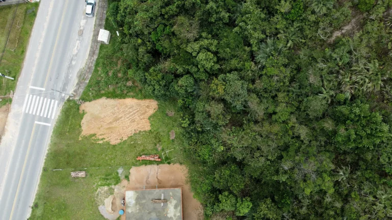 Imagem Oportunidade Única: Terreno Plano de 581 m² com Escritura Pública em Areias do Macacu, Garopaba - SC!