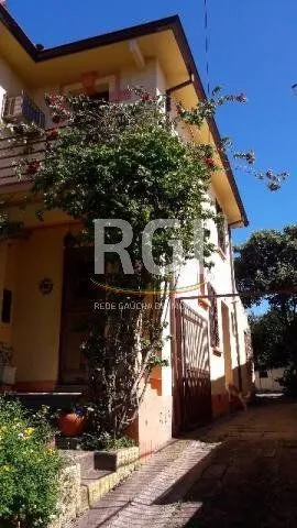 Imagem Casa para Venda - 190m², 3 dormitórios, 2 vagas - Medianeira
