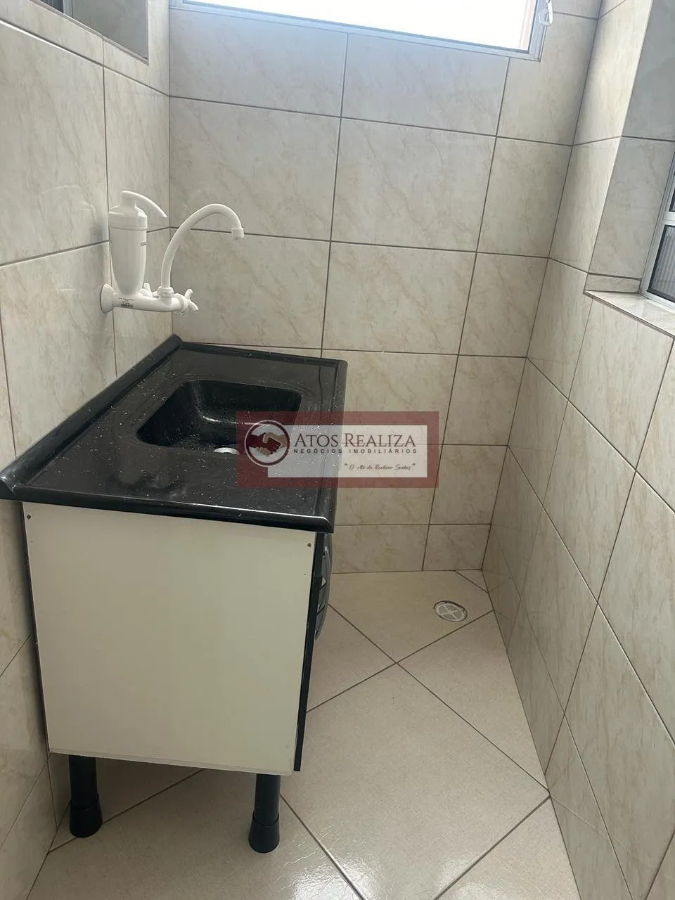 Imagem Aluga Salão Comercial Na Av. Atlântica, 40m² sobre loja, valor da locação R$950,00