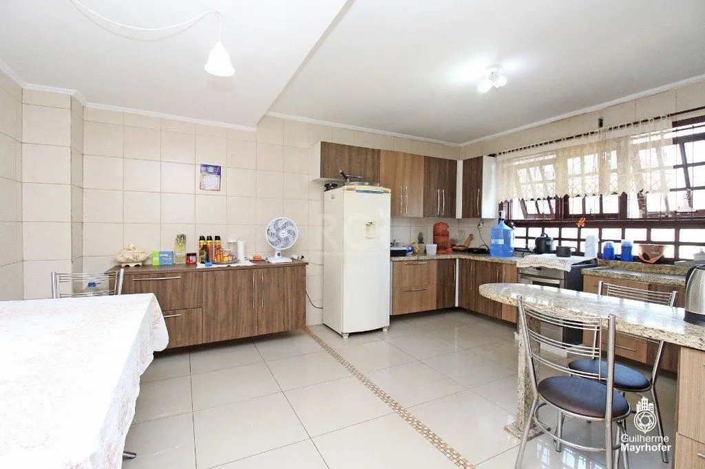 Imagem Casa para Venda - 202m², 4 dormitórios, sendo 1 suites, 3 vagas - Petrópolis