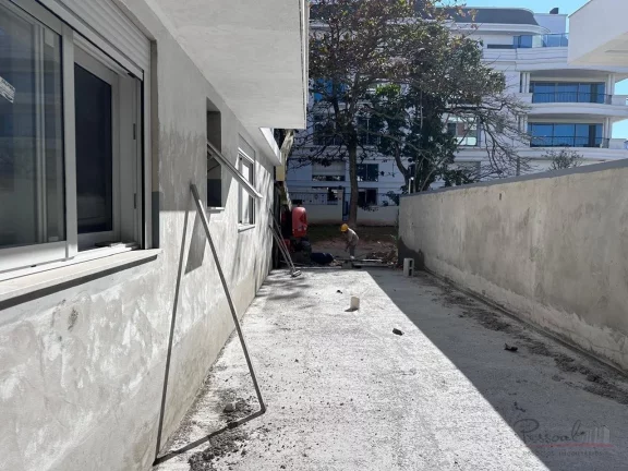 Imagem Este apartamento garden à venda em Jurerê oferece uma localização privilegiada, próximo à prai...