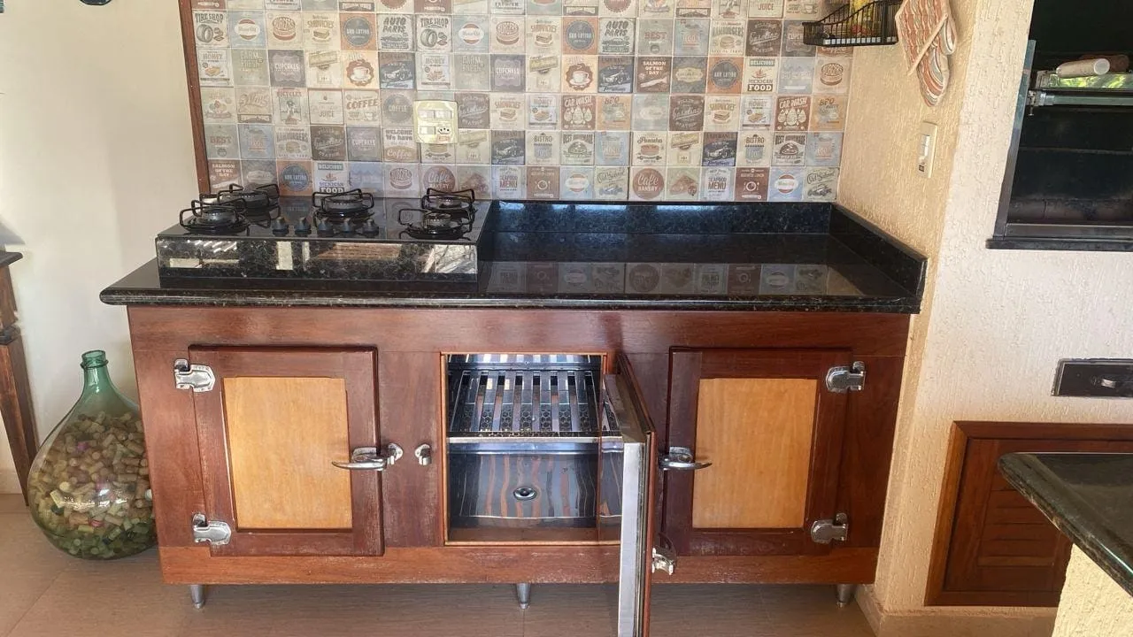 Imagem Casa para Locação 4 Quartos, 2 Suites, 2 Vagas, 700M², Condomínio Colonial Village, Pindamonhangaba - SP
