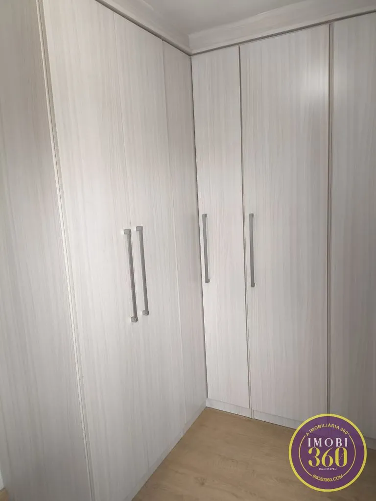 Imagem Condomínio fechado com 02 dormitórios e 01 suíte com 02 vaga de garagem