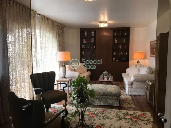 Oportunidade para reforma!!! Apartamento amplo com 180m2, 3 dormitórios ( 2 suítes ) e 2 vagas na ...