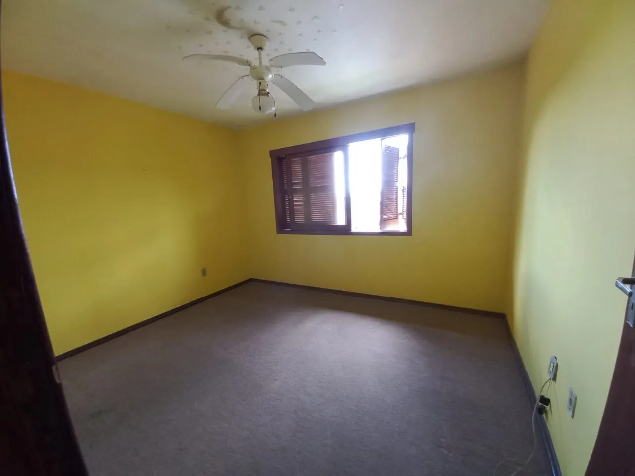 Imagem Casa à venda em Viamão, Centro - 363.6m² - Piscina, Churrasqueira, Closet, Lareira...