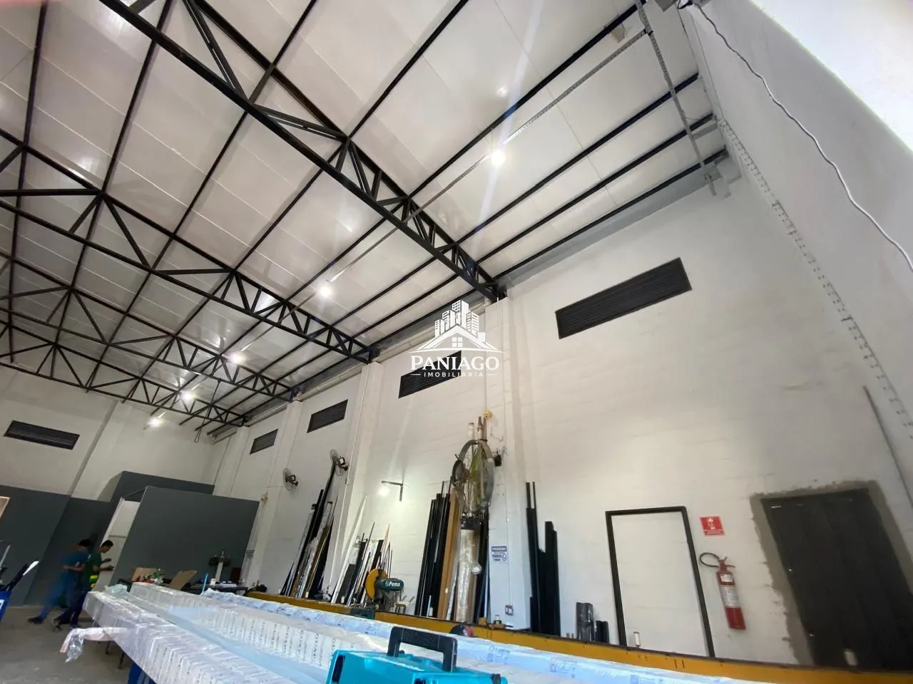 Imagem Barracão 430 m², pé direito alto, energia solar - Parque Geórgia, Cuiabá/MT