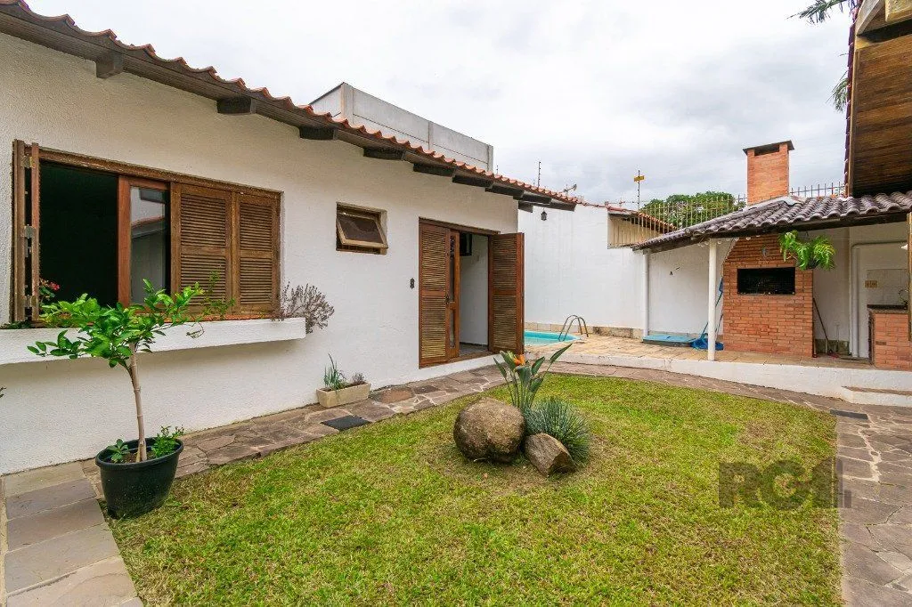 Imagem Casa no Jardim Itu com 6 dormitórios e 2 vagas e piscina