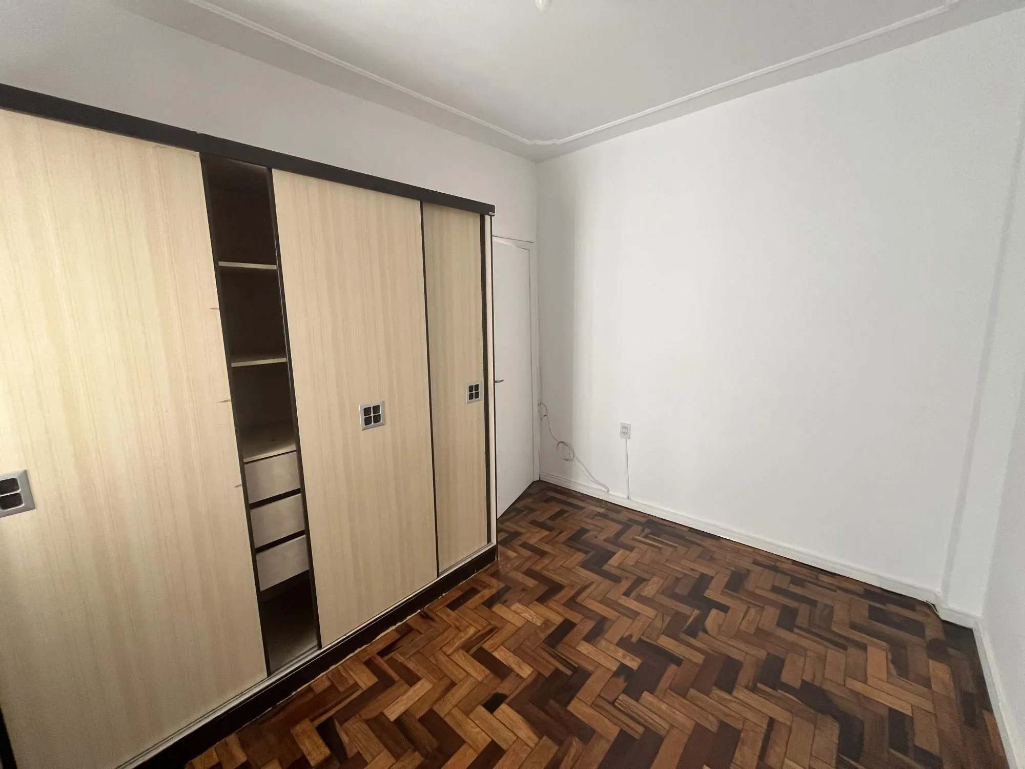 Imagem Reformado! Apartamento de 2 quartos no centro de Porto Alegre