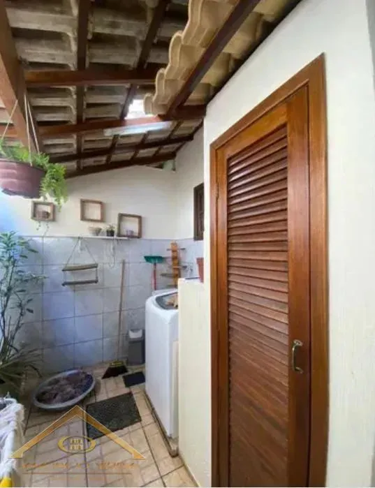 Imagem Casa em Condomínio para Venda em Cabo Frio / RJ no bairro Parque Burle
