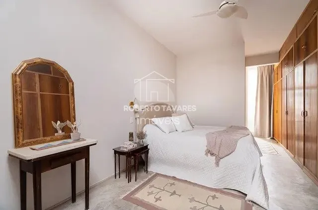 Imagem Apartamento com 294m², 5 dormitórios, 2 Suítes - 2 Vagas, para quem quer viver no sossego com grandes e deliciosos espaços, aqui é para viver em paz total. Esse imóvel é um achado, muito ensolarado, ótimo preço por m².