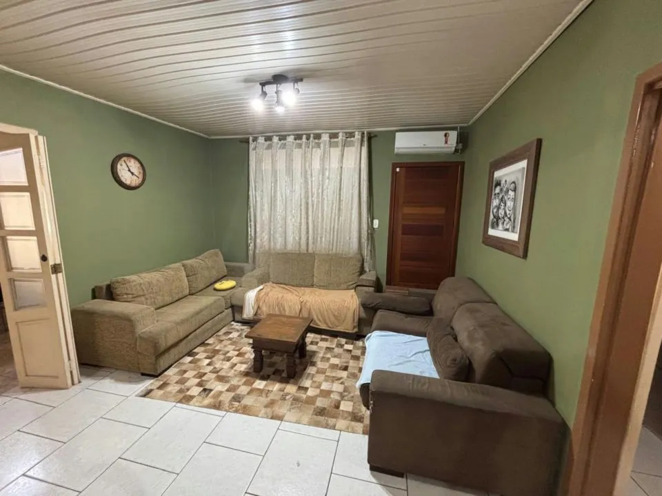 Imagem Casa de 3 dormitórios à venda no Bairro Rubem Berta - Porto Alegre