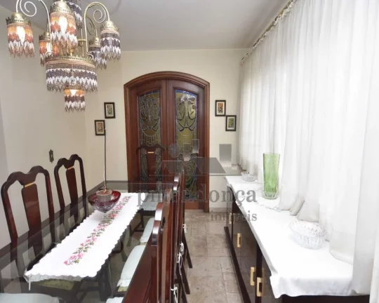 Imagem Amplo apartamento de 186m², planta original com 4 dts, sendo que abriu um para o living, 3 dormitó...