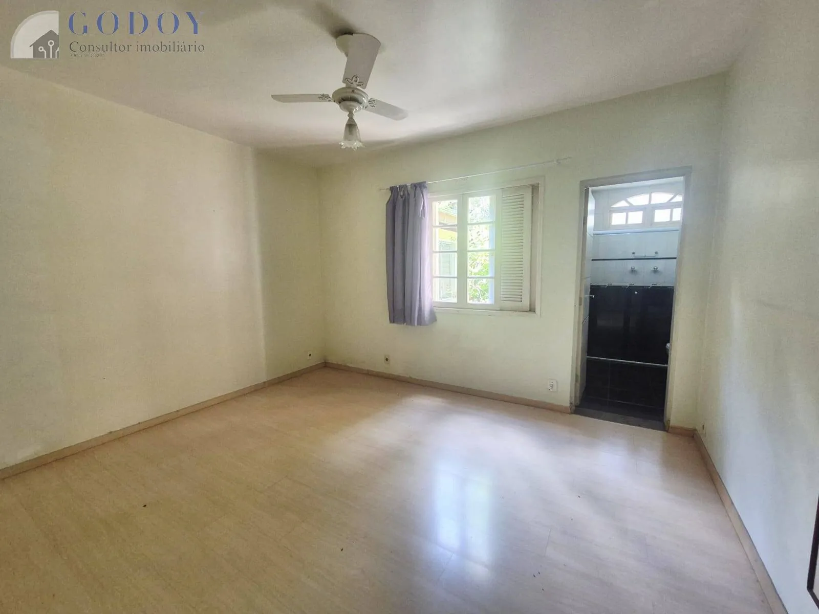 Imagem Casa à venda 3 Quartos, 3 Suites, 4 Vagas, 1086.2M², Condomínio Village Paineiras, Pindamonhangaba - SP