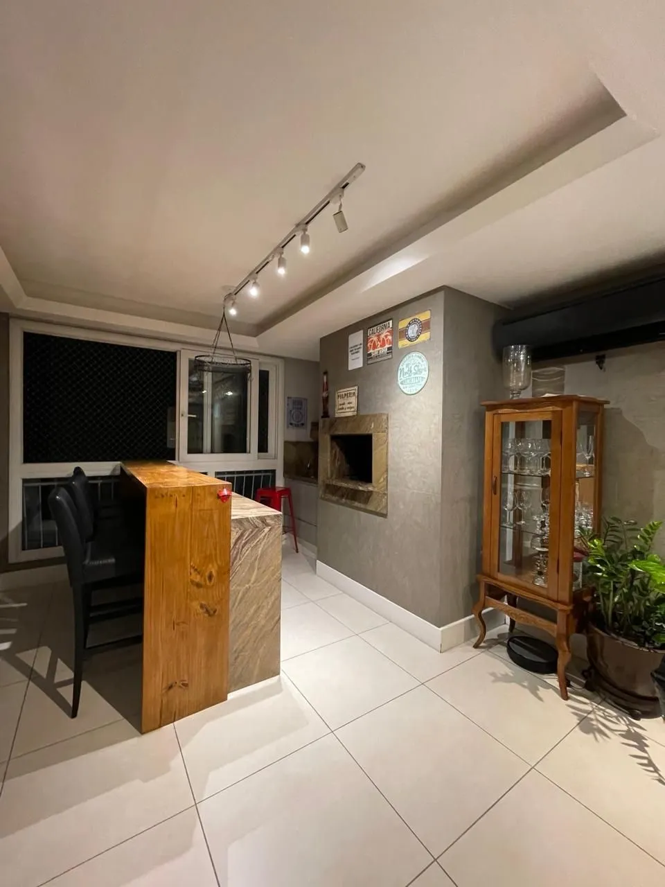 Imagem Apartamento à venda, 2 Quartos, 2 Banheiros, 2 Vagas, Bairro Menino Deus