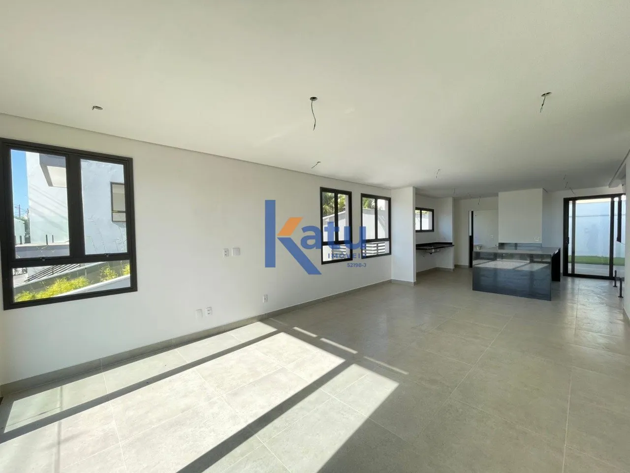 Imagem CASA PARA VENDA NO CONDOMÍNIO RESERVA DA ERMIDA EM JUNDIAÍ/SP

Término de Construção

O imóvel...