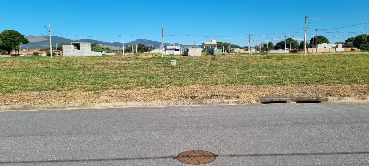 Imagem Terreno plano de 175 m² à venda no Residencial Veredas, próximo à NOVELIS, com infraestrutura completa e pronto para construir.