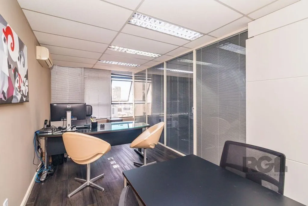 Imagem Excelente sala comercial de 140m² no centro.