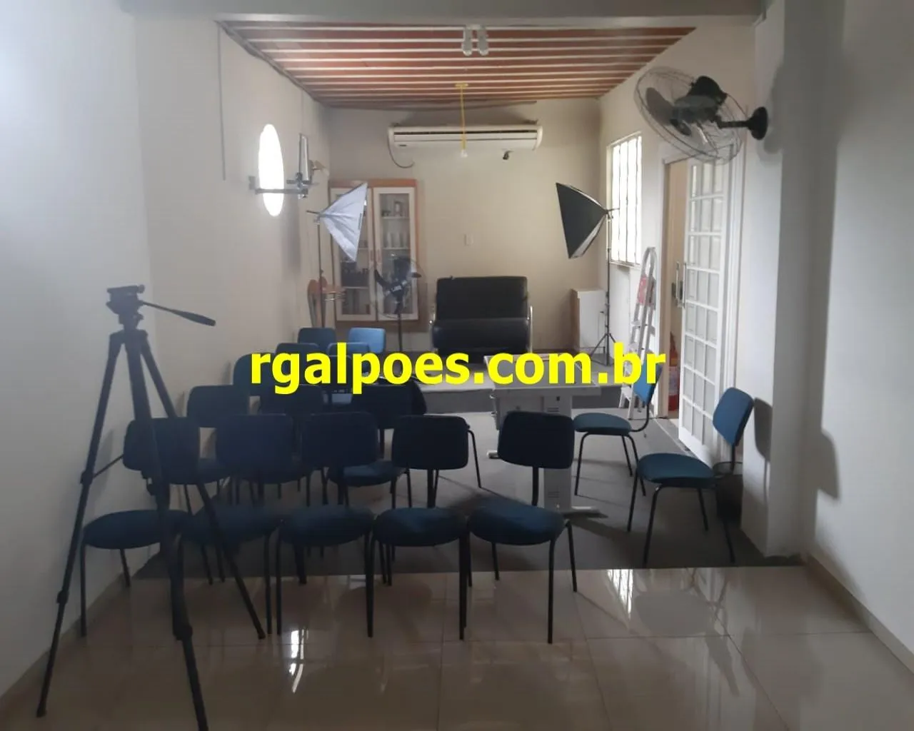 Imagem Salão Comercial para Venda em SÃO JOÃO DE MERITI, Vilar Dos Teles, 4 banheiros