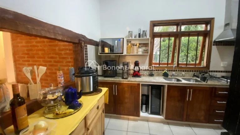 Imagem Essa casa fica no San Conrado, em Sousas, onde o sol nasce, o céu parece mais azul e a natureza faz...