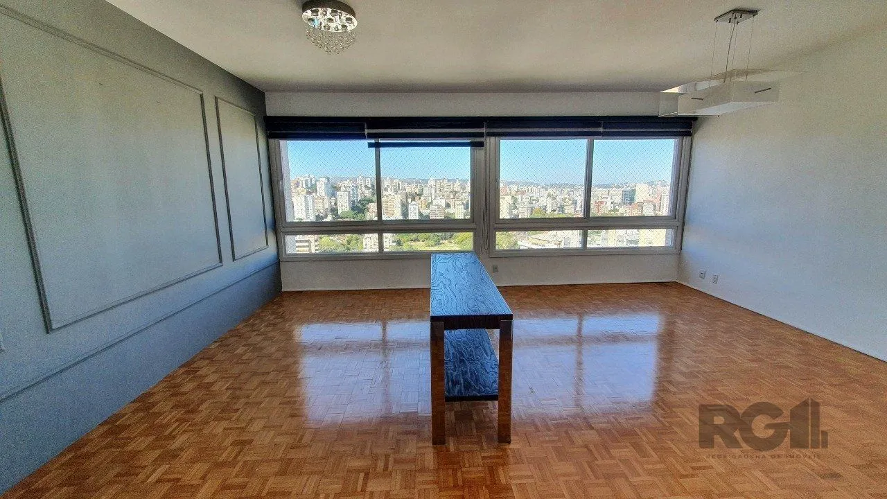 Imagem Apartamento com 4 quartos, vaga de garagem, no bairro Moinhos de Vento, Poa/RS