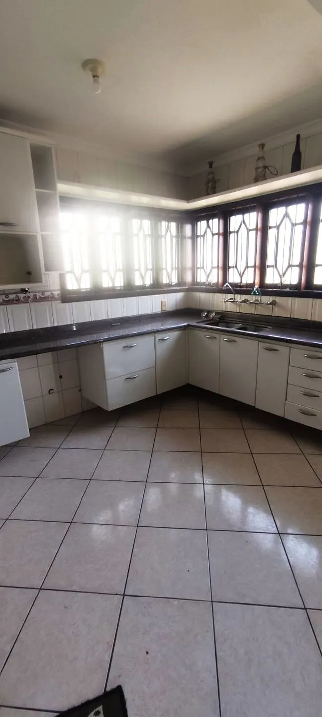 Imagem Triplex à venda em Porto Alegre, Jardim Itu-Sabará, com 5 quartos, 338.77m2
