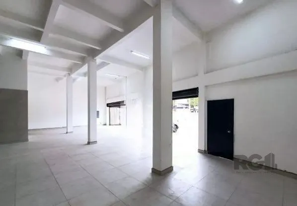 Imagem Libertas imobiliária aluga loja na Av. Assis Brasil com 530m²-Passo D`areia
