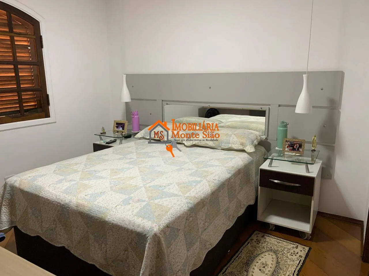 Imagem Casa 5 Dorms. c/ 2 Suítes + 5 Vagas | Excelente Localização