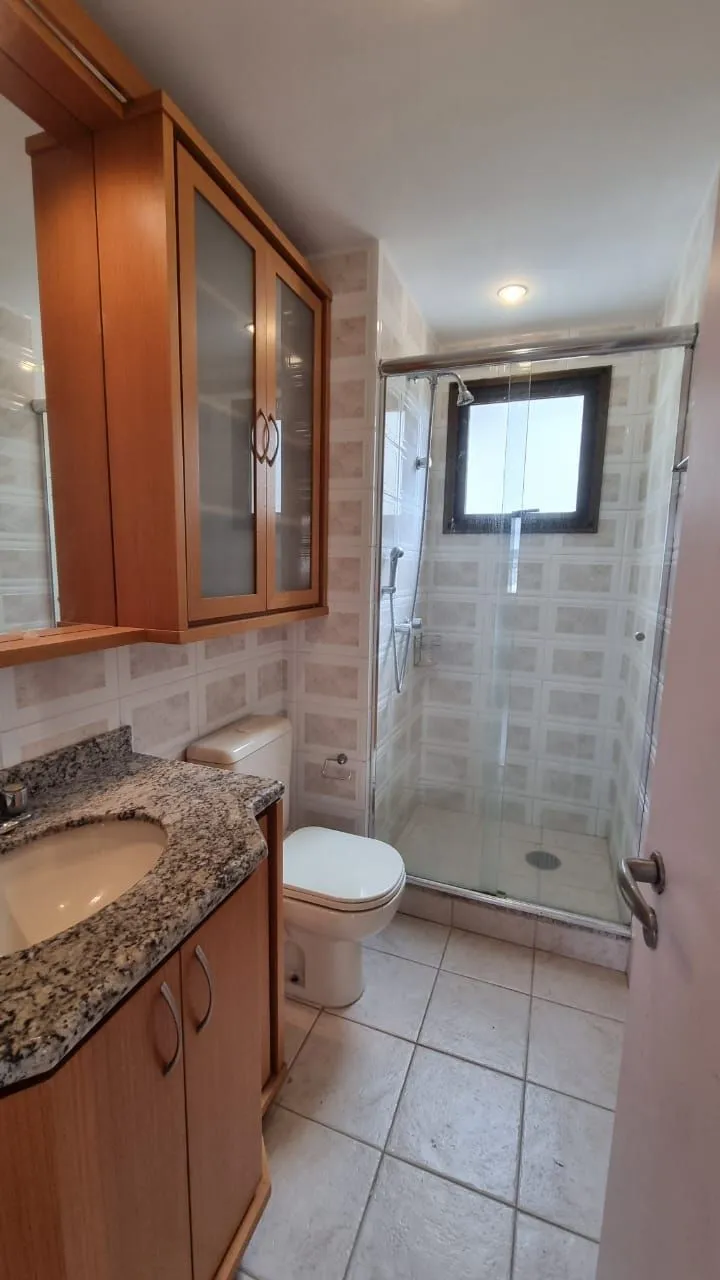 Imagem Apartamento 03 dormitórios, duas vagas individuais, edifício com infra, Bairro Cristal