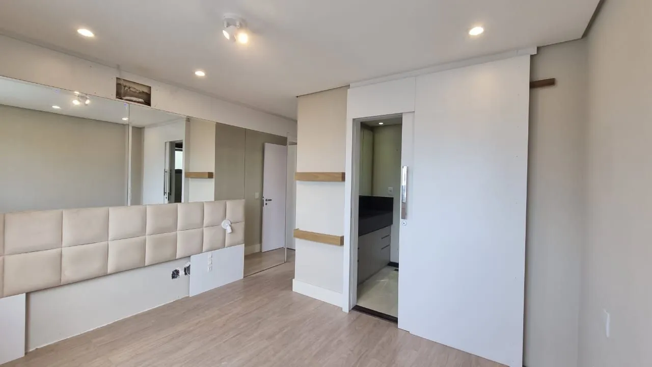 Imagem Apartamento 03 dormitórios, duas vagas individuais, edifício com infra, Bairro Cristal