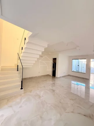 Imagem Casa Duplex com 3 Suítes em Colina de Laranjeiras